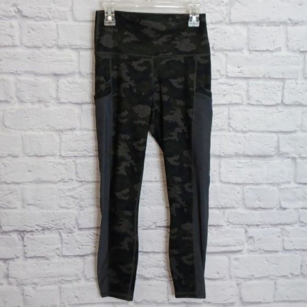 Fabletics PowerHold On-The-Go High-Waisted Capri, Charcoal Camo XXS